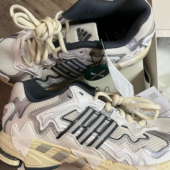 Adidas Bad Bunny Response CL main image 10